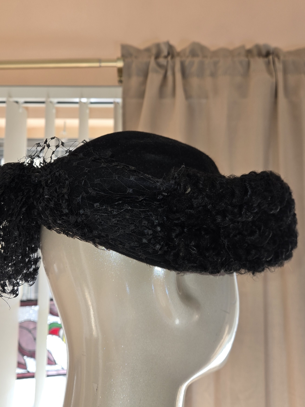 Vintage Carson Pirie Scott & Co. Black Wool Hat Sz 23 Lace Trim Dress Cap